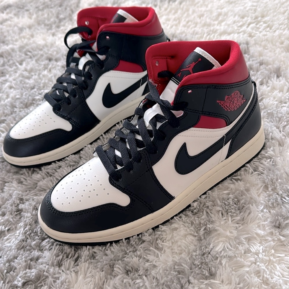 BNWB Air Jordan 1 Mid - Black / Red / White